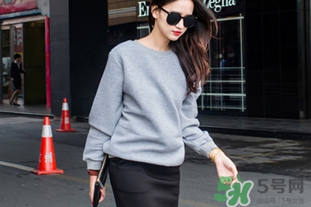 冬天衛(wèi)衣里面穿什么？套頭衛(wèi)衣里面還穿衣服么？