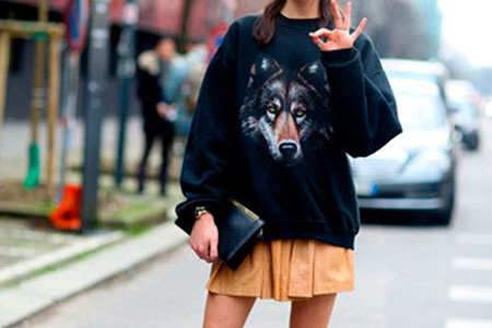 冬天衛(wèi)衣里面穿什么？套頭衛(wèi)衣里面還穿衣服么？