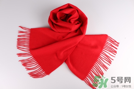 羊絨圍巾起球嗎？羊絨圍巾為什么會(huì)起球？