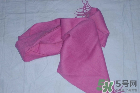 羊絨圍巾掉毛正常嗎？羊絨圍巾掉毛是什么原因？