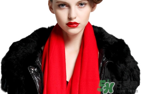 羊絨圍巾為什么會掉毛？羊絨圍巾怎么防止掉毛？