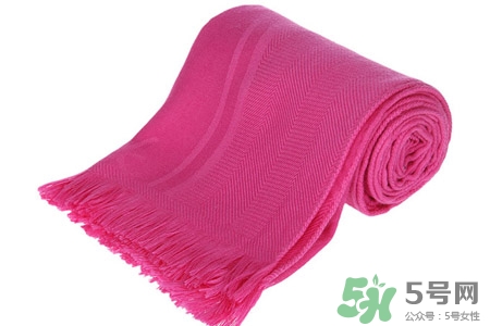 羊絨圍巾怎么圍好看？冬天羊絨圍巾的各種圍法