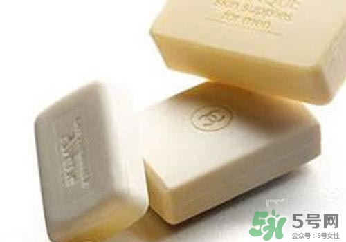 硫磺皂可以洗頭嗎？怎么用硫磺皂洗頭