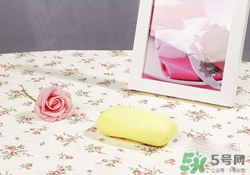 硫磺皂可以洗頭嗎？怎么用硫磺皂洗頭