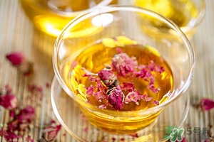 玫瑰花泡水后會變白嗎?為什么玫瑰花一泡就變白? 玫瑰花泡水后會變白嗎?為什么玫瑰花一泡就變白?