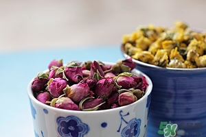 玫瑰花泡水后會變白嗎?為什么玫瑰花一泡就變白? 玫瑰花泡水后會變白嗎?為什么玫瑰花一泡就變白?