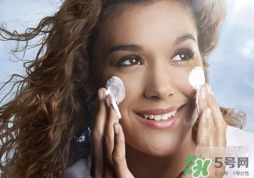 綿羊油可以搽臉嗎？綿羊油可不可以搽臉？