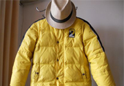 新羽絨服有味道怎么辦？新買的羽絨服怎么洗除味？