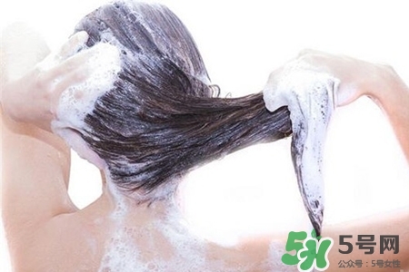 冬天洗冷水澡好嗎？冬天洗冷水澡的好處與壞處