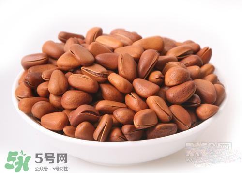 松子和核桃哪個營養(yǎng)價值更高？松子和核桃哪個更容易發(fā)胖？