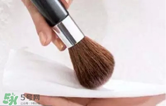 腮紅怎么打顯臉小?腮紅怎么打圖解 腮紅怎么打顯臉小?腮紅怎么打圖解