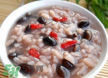 經(jīng)期能喝黑豆粥嗎?經(jīng)期喝黑豆粥好嗎 經(jīng)期能喝黑豆粥嗎?經(jīng)期喝黑豆粥好嗎