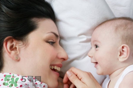 喂母乳乳房會(huì)下垂嗎？喂母乳會(huì)導(dǎo)致胸部下垂嗎？