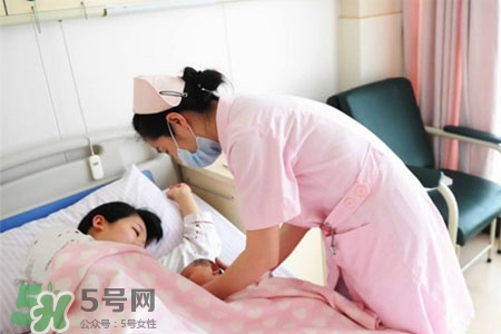 喂母乳為什么會胸部下垂？正確哺乳不會導(dǎo)致胸部下垂