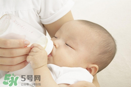 喂母乳為什么會胸部下垂？正確哺乳不會導(dǎo)致胸部下垂