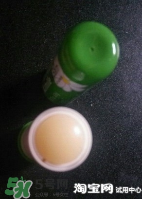 小甘菊唇膏小孩能用嗎？herbacin賀本清小甘菊唇膏小孩可以用嗎？