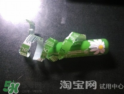小甘菊唇膏小孩能用嗎？herbacin賀本清小甘菊唇膏小孩可以用嗎？