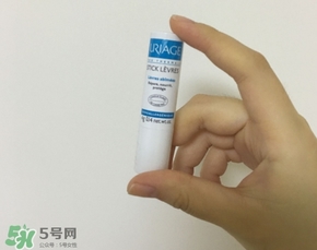 依泉和dhc唇膏哪個好？依泉唇膏和dhc唇膏哪個好？