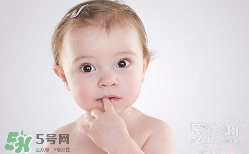 寶寶喜歡咬下嘴唇是怎么回事？寶寶喜歡咬下嘴唇怎么辦？