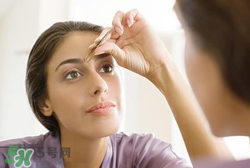 眉毛上長痘痘是什么原因?眉毛上長痘痘是怎么回事? 眉毛上長痘痘是什么原因?眉毛上長痘痘是怎么回事?