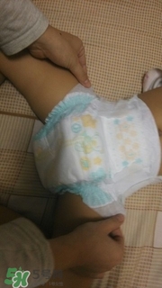 花王紙尿褲的穿法圖解_花王紙尿褲怎么穿 花王紙尿褲的穿法圖解_花王紙尿褲怎么穿