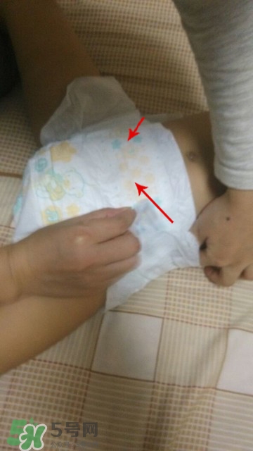 花王紙尿褲的穿法圖解_花王紙尿褲怎么穿 花王紙尿褲的穿法圖解_花王紙尿褲怎么穿