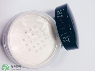 laura羅拉散粉和紀(jì)梵希散粉哪個(gè)好？羅拉和紀(jì)梵希散粉對(duì)比