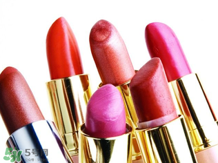 唇膏保質(zhì)期一般多久？唇膏過期了還能用嗎？