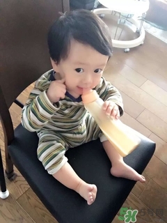 betta貝塔奶瓶真假 betta奶瓶真假對(duì)比 betta貝塔奶瓶真假 betta奶瓶真假對(duì)比