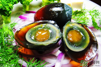 皮蛋有黑點(diǎn)能吃嗎？皮蛋有毒嗎？