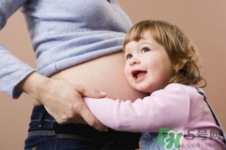 母乳和奶粉混合喂養(yǎng)好嗎？母乳和奶粉可以混在一起吃嗎？