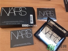 nars蜜粉和散粉哪個好?nars裸光蜜粉餅和散粉區(qū)別 nars蜜粉和散粉哪個好?nars裸光蜜粉餅和散粉區(qū)別