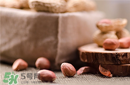 花生衣怎么吃補(bǔ)血小板?花生皮的功效與作用 花生衣怎么吃補(bǔ)血小板?花生皮的功效與作用