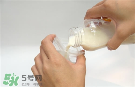 沖奶粉有泡沫怎么回事?沖牛奶有泡沫是好是壞? 沖奶粉有泡沫怎么回事?沖牛奶有泡沫是好是壞?