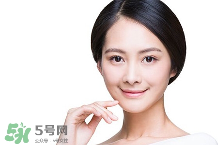 臉上脫皮是缺什么？臉上脫皮是什么原因？