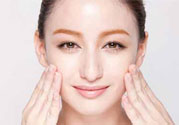 臉上脫皮是缺什么？臉上脫皮是什么原因？