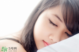 乳腺增生和乳腺結(jié)節(jié)的區(qū)別？乳腺增生和乳腺結(jié)節(jié)哪個(gè)嚴(yán)重