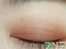 臟橘色眼影怎么畫？臟橘色眼影的畫法步驟圖