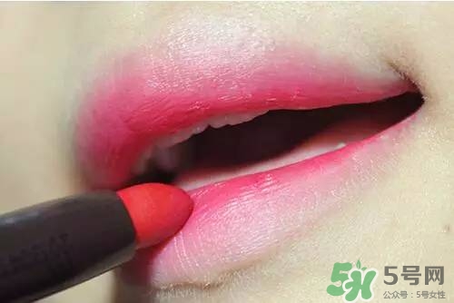 唇部打底用什么?唇部打底用什么好? 唇部打底用什么?唇部打底用什么好?