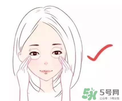 護(hù)膚品正確使用手法 別再錯(cuò)誤護(hù)膚啦 護(hù)膚品正確使用手法 別再錯(cuò)誤護(hù)膚啦