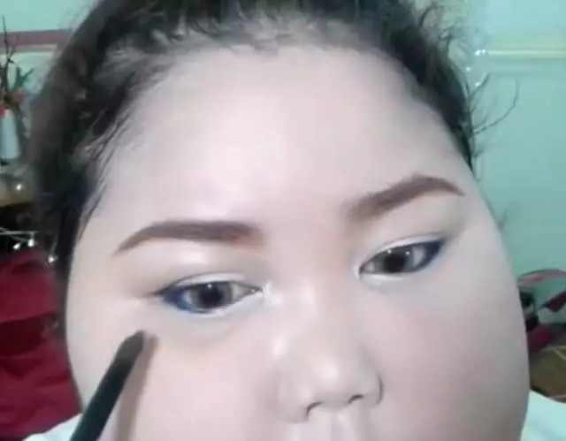 臉胖怎么化妝好看？臉大怎么化妝好看