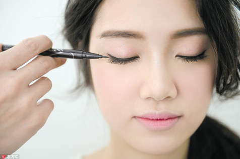 美瞳線怎么畫隱形_眼線怎么畫看不出來？