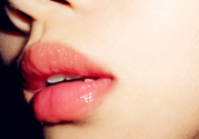 嘴巴大適合什么顏色的口紅？嘴巴大怎么涂口紅好看？
