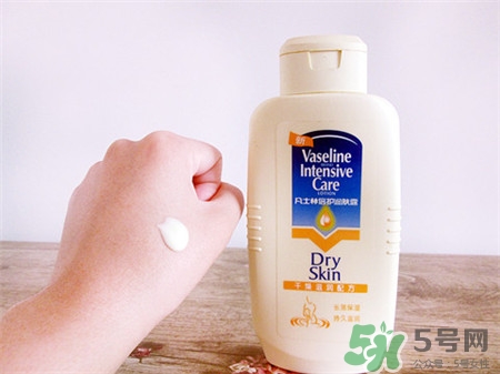 凡士林有激素嗎?凡士林可以長期擦臉嗎? 凡士林有激素嗎?凡士林可以長期擦臉嗎?