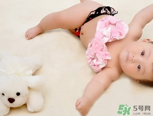 新生兒多久洗一次澡？新生兒洗澡溫度多少度合適？