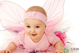 新生兒多久洗一次澡？新生兒洗澡溫度多少度合適？