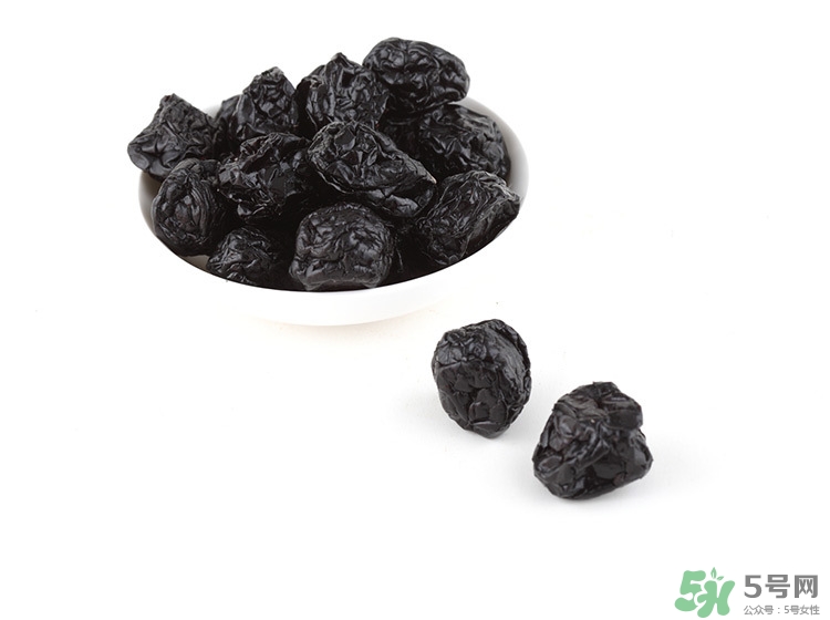 藍(lán)莓李果的營養(yǎng)價值 藍(lán)莓李果的功效與作用及食用方法