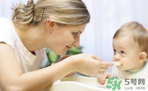 新生兒多少天吃魚(yú)肝油?新生兒什么時(shí)候吃魚(yú)肝油? 新生兒多少天吃魚(yú)肝油?新生兒什么時(shí)候吃魚(yú)肝油?