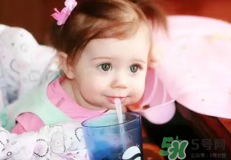 新生兒多少天可以喝水?新生兒什么時候開始喝水?