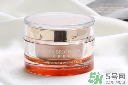 ahc素顏霜怎么用？ahc素顏霜使用方法